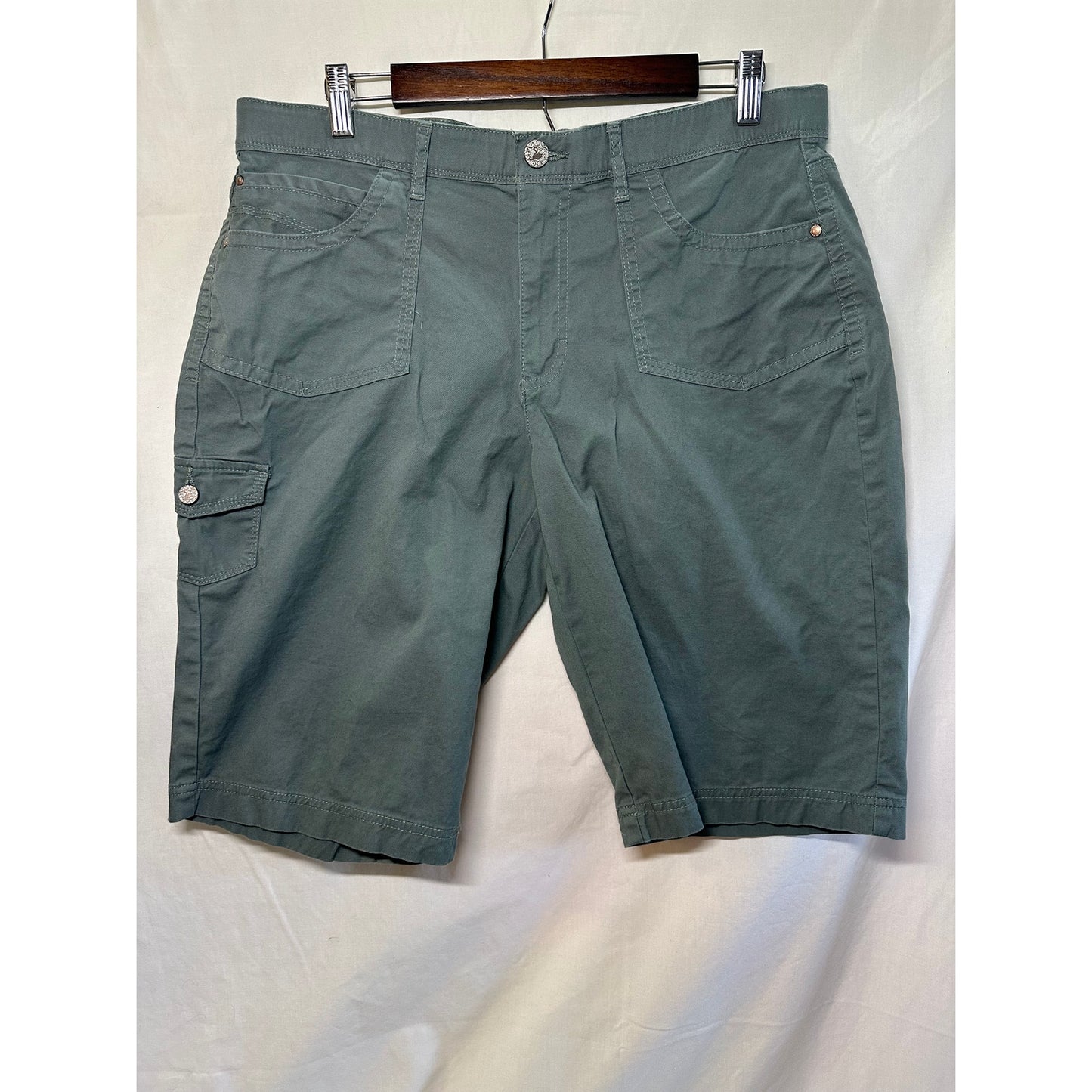 Gloria Vanderbilt Cargo Shorts - Size 12