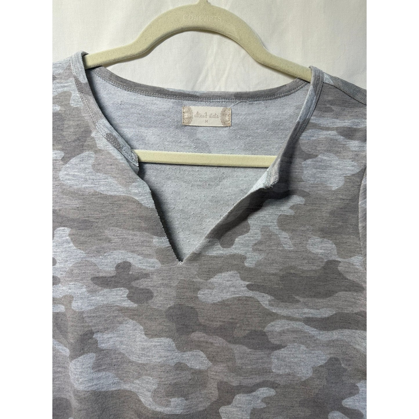 Alter'd State Gray Camo V-Neck T-Shirt - Size Medium