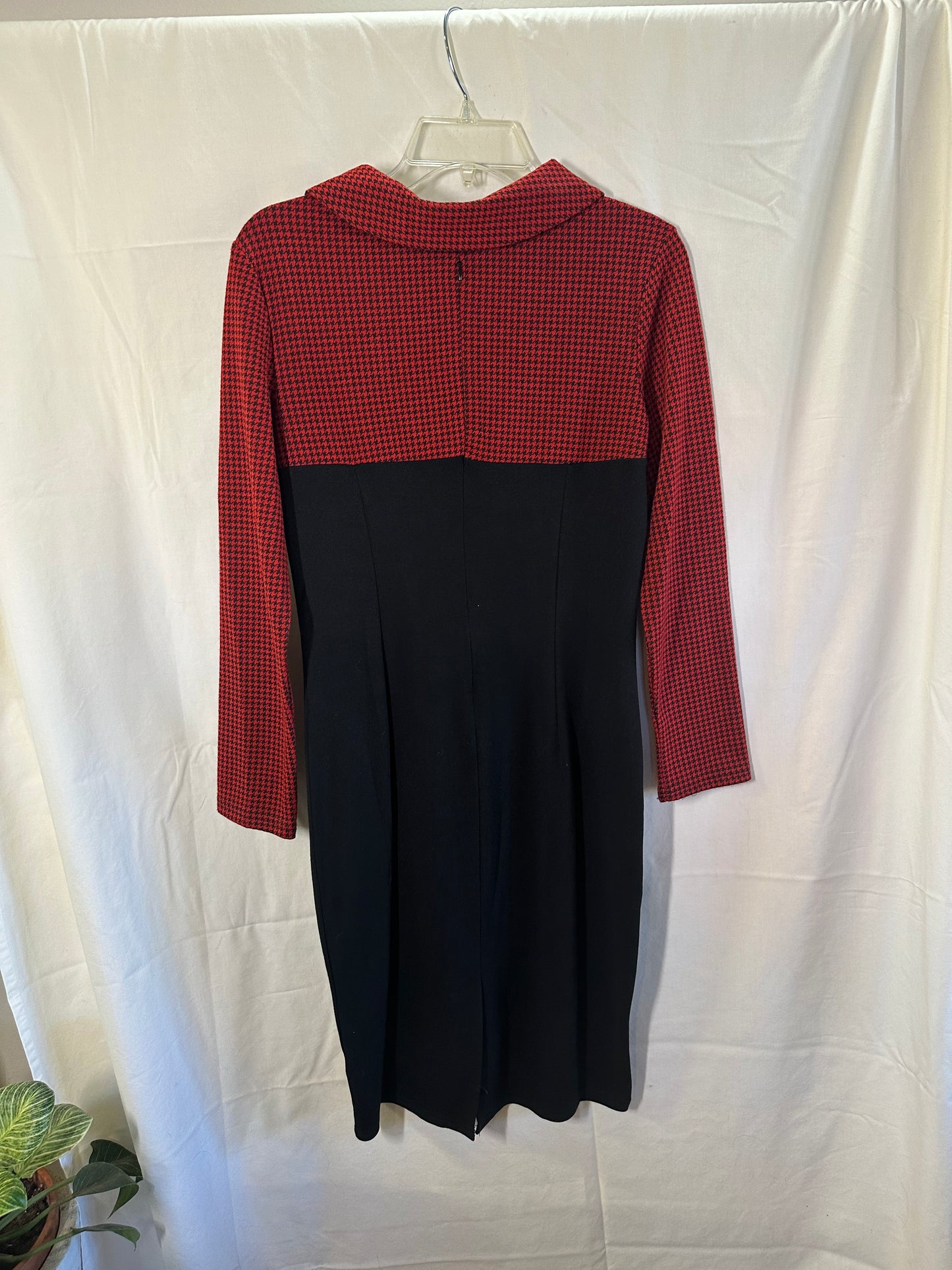 HOMEYEE Stylish Dress in Black and Red Houndstooth - L