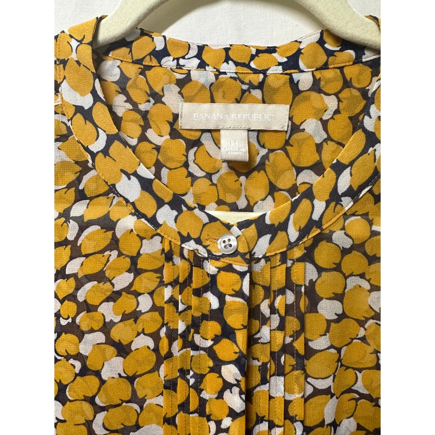 Banana Republic Yellow Abstract Print Button-Up Blouse - Size Medium