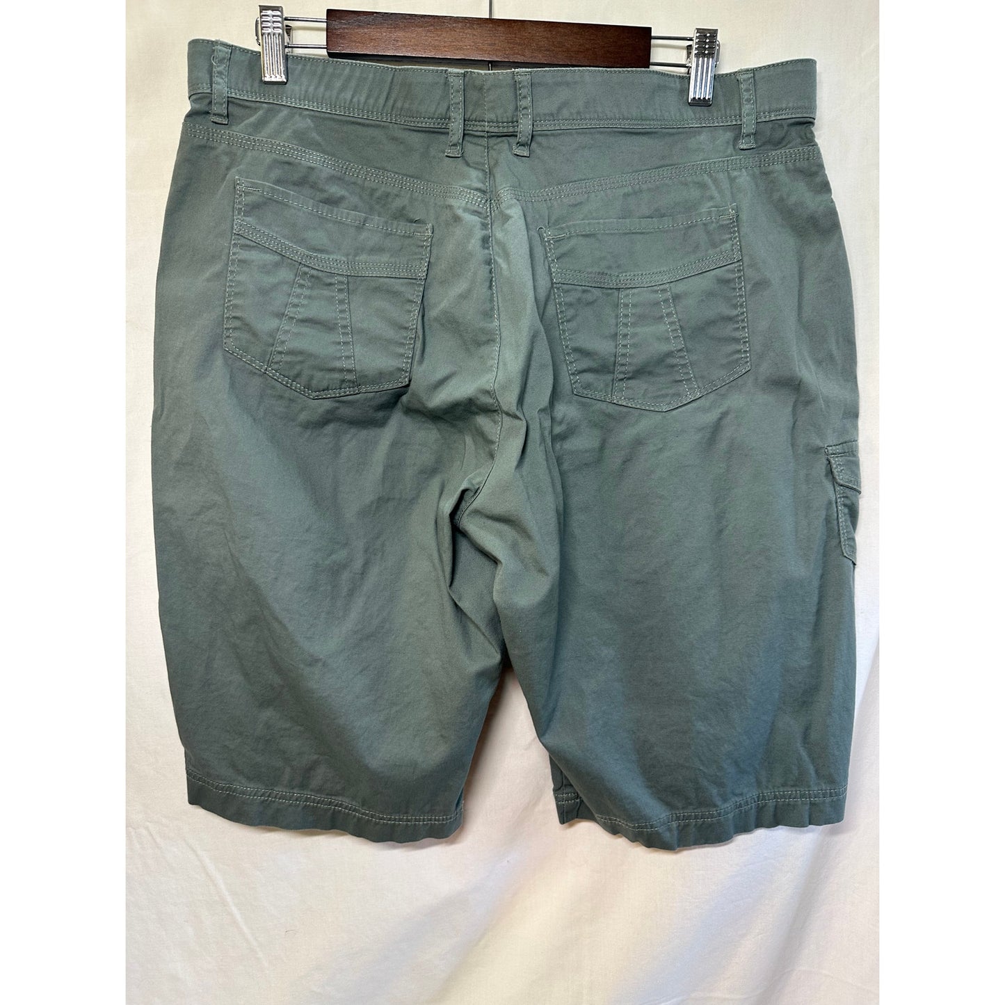 Gloria Vanderbilt Cargo Shorts - Size 12