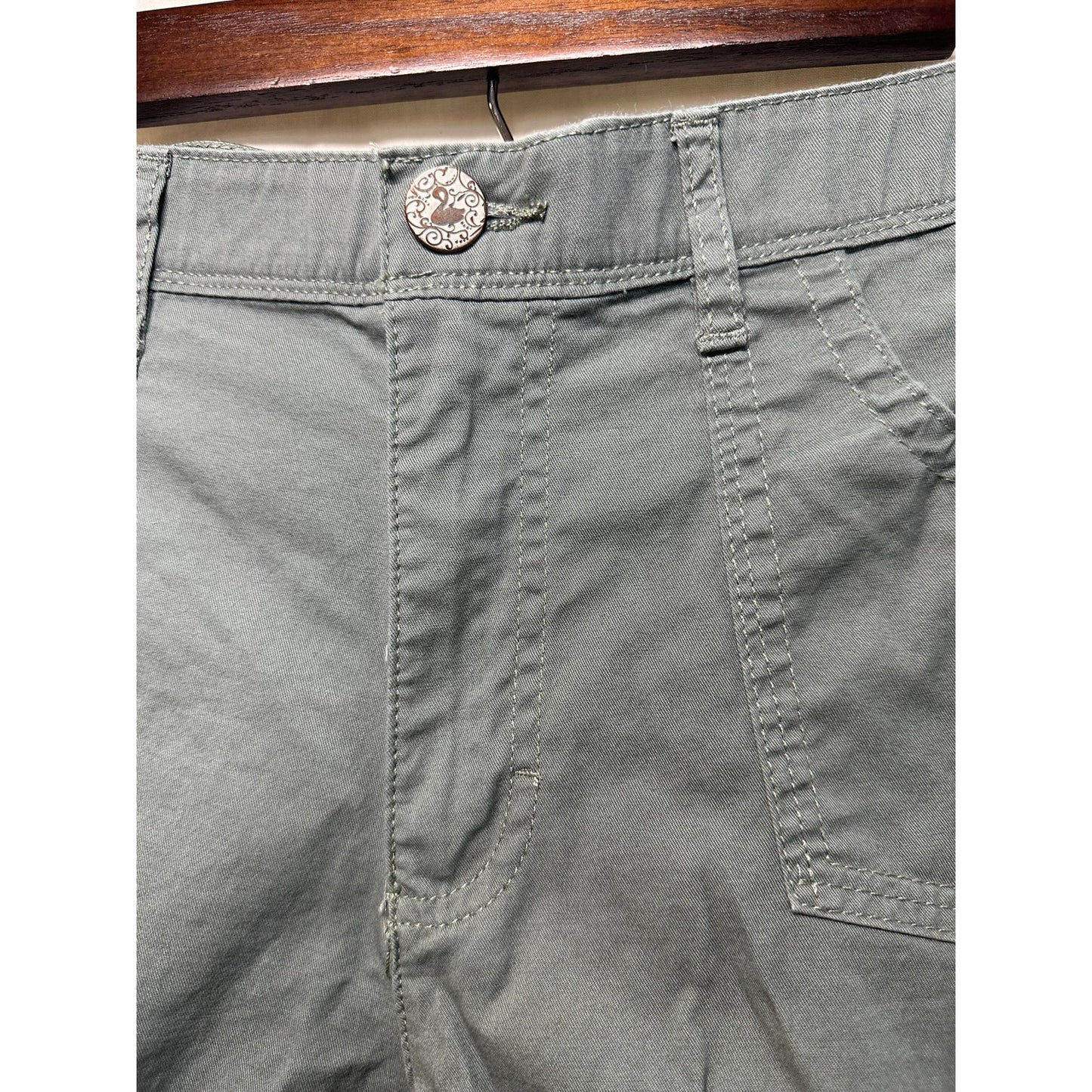 Gloria Vanderbilt Cargo Shorts - Size 12